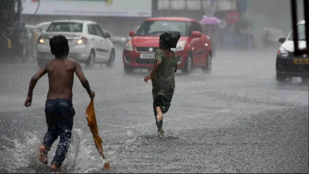 Heavy rain in west bengal